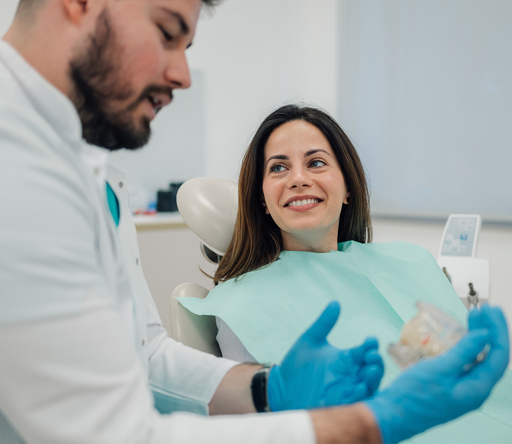 IMG 0997 scaled e1699546125285 1024x887 2 Dentist