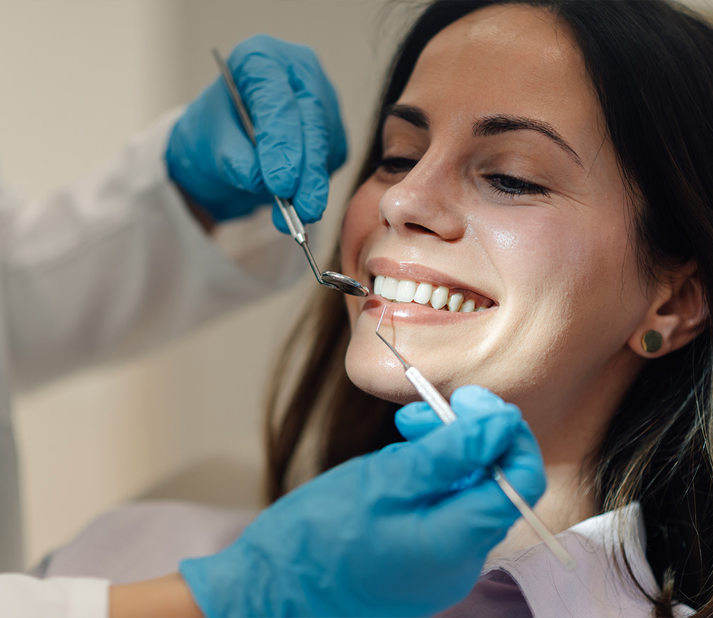 Restorative Dentistry - Casa Dental Dentist examining teeth